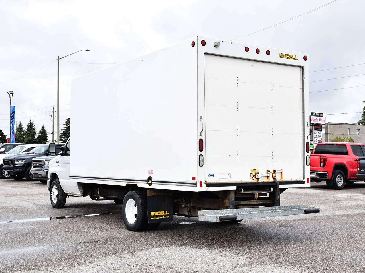 2018 Ford E-Series Cutaway E-450 CUBE VAN Photo2