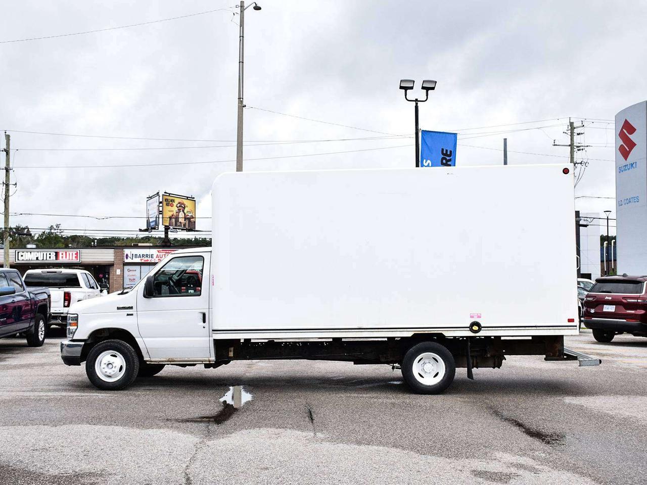 2018 Ford E-Series Cutaway E-450 CUBE VAN Photo3