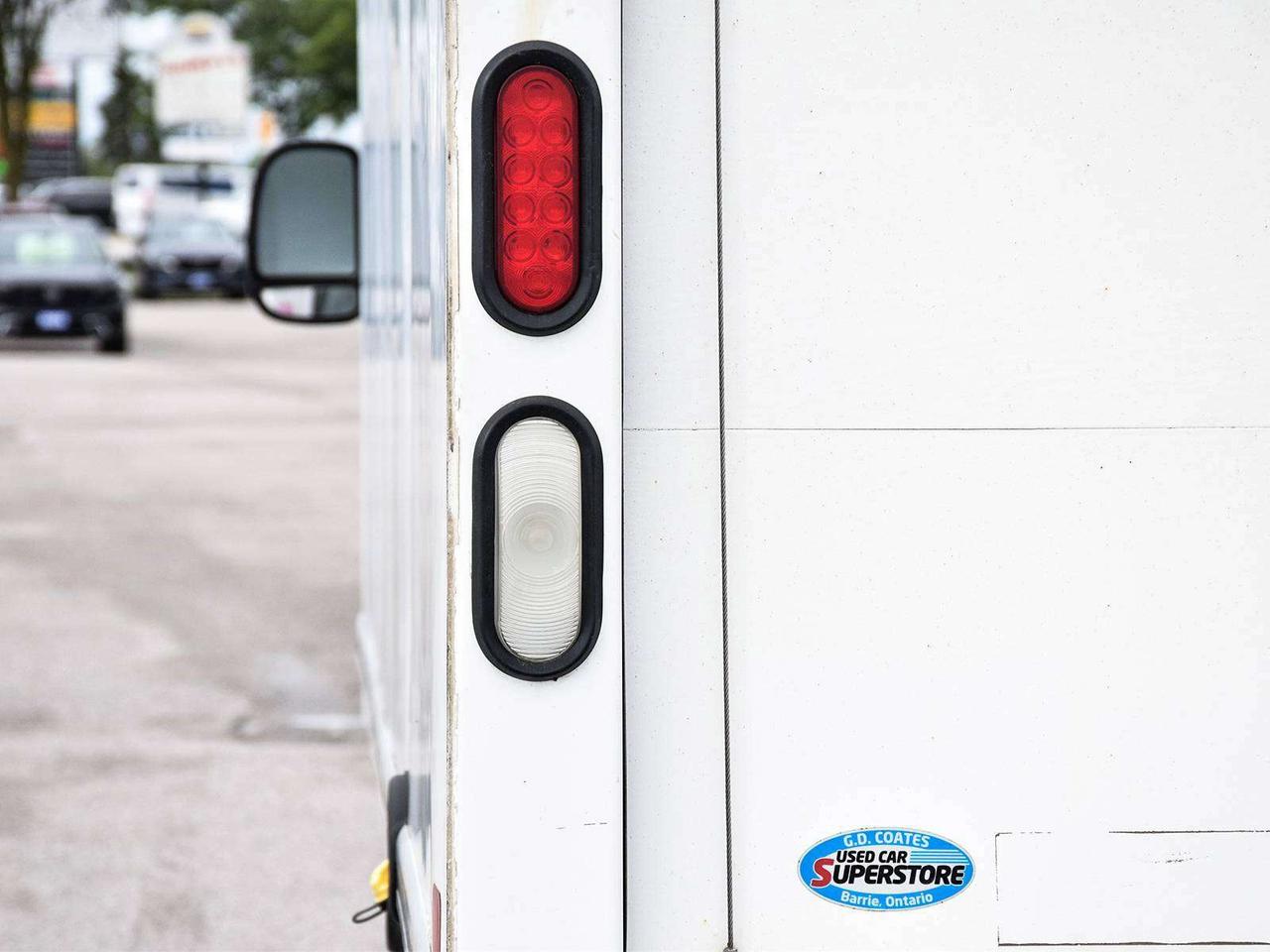 2018 Ford E-Series Cutaway E-450 CUBE VAN Photo