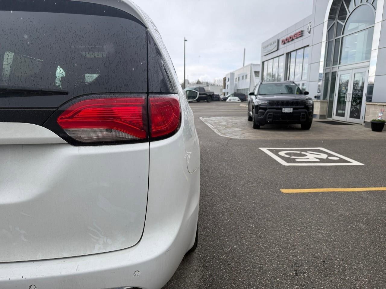 2017 Chrysler Pacifica  Photo