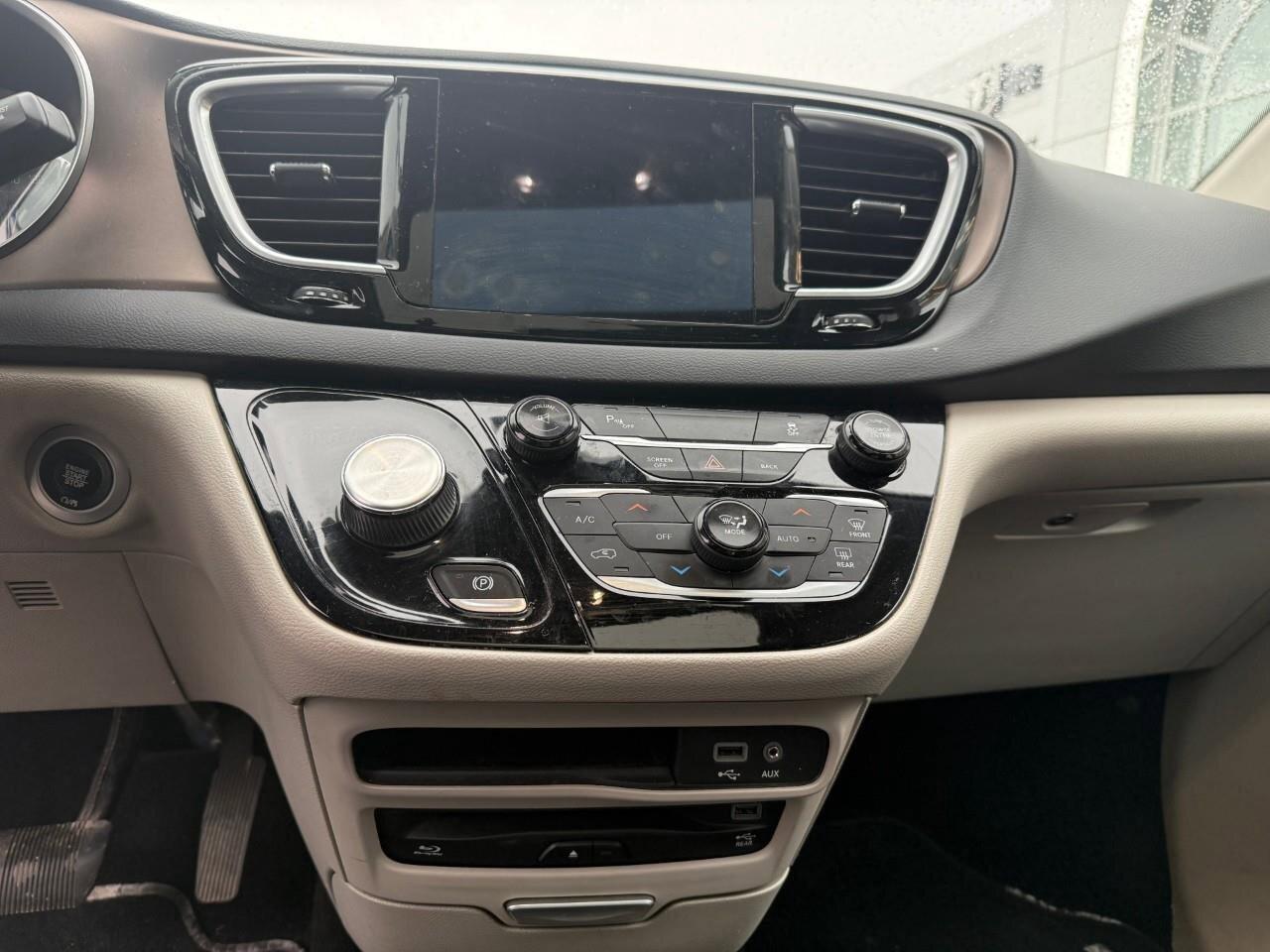 2017 Chrysler Pacifica  Photo