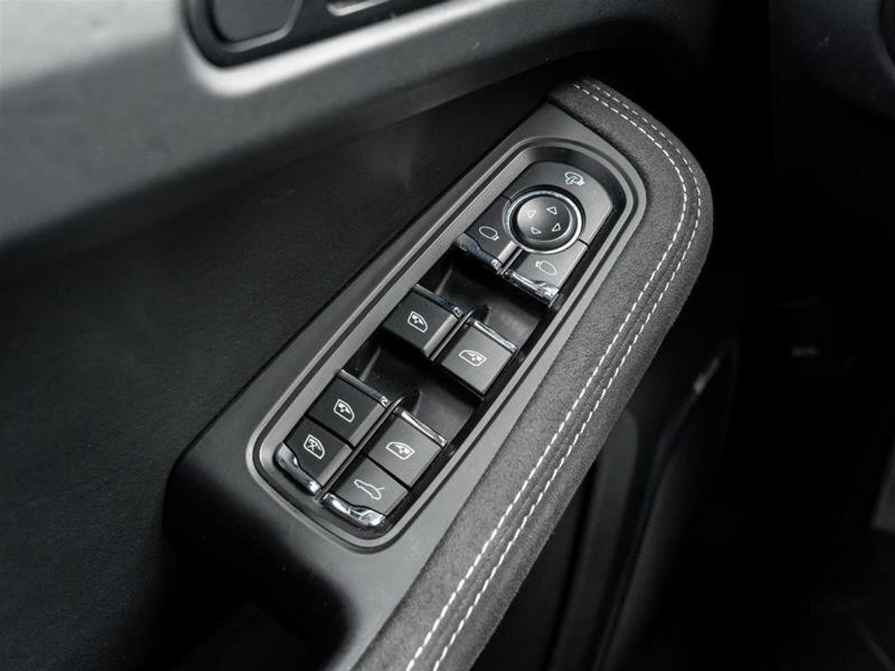 2023 Porsche Macan GTS AWD GTS Sport Pkg Burmester® High-End Surround Photo