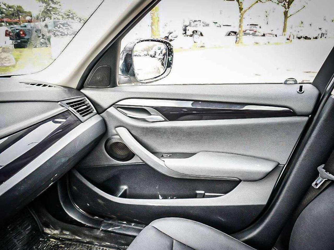 2012 BMW X1  Photo