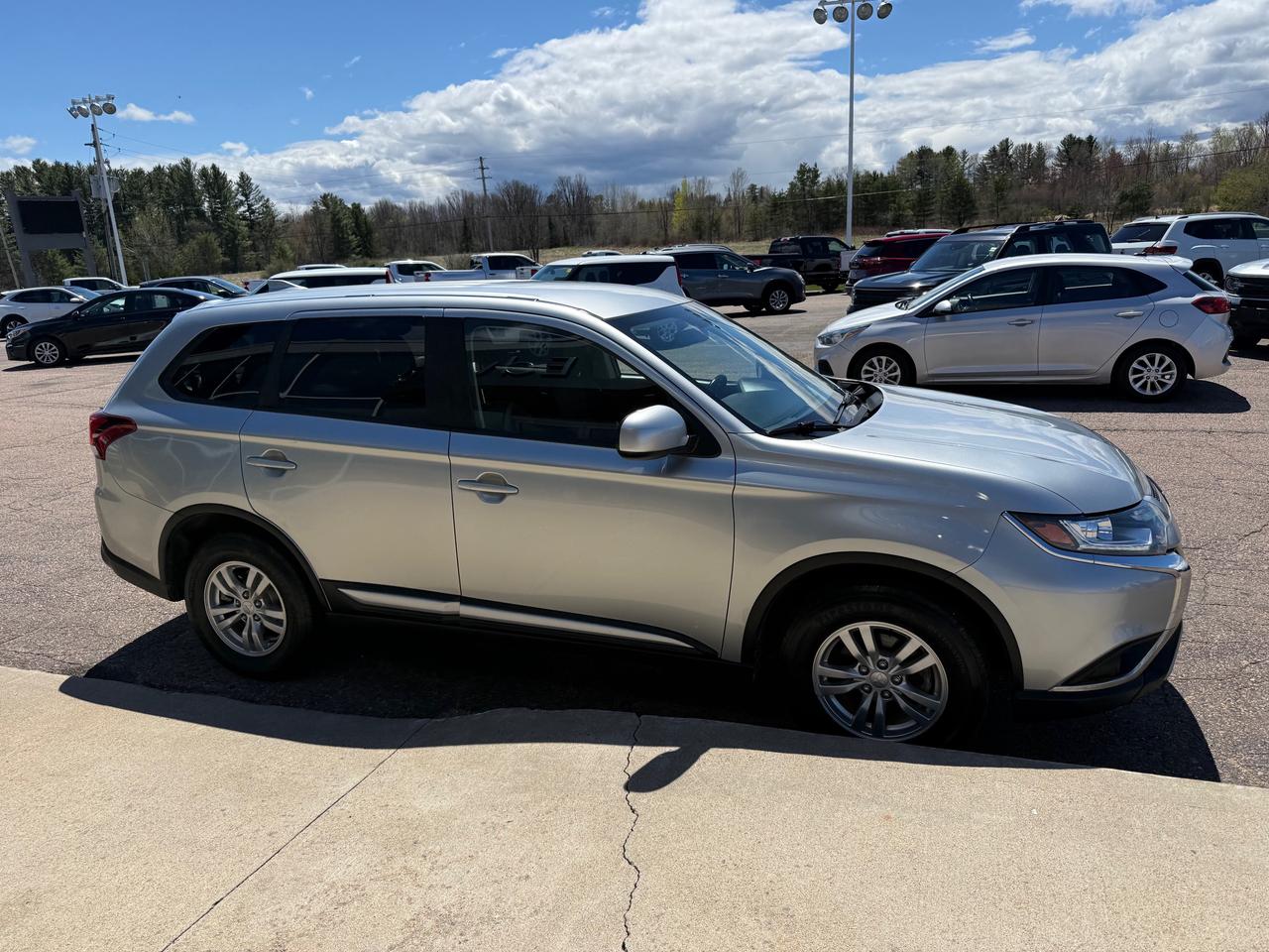 2020 Mitsubishi Outlander ES 4dr S-AWC Photo
