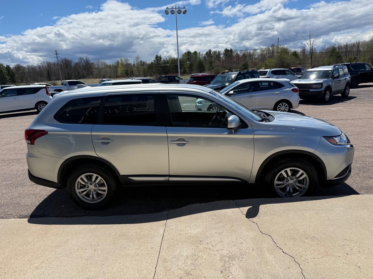2020 Mitsubishi Outlander ES 4dr S-AWC Photo