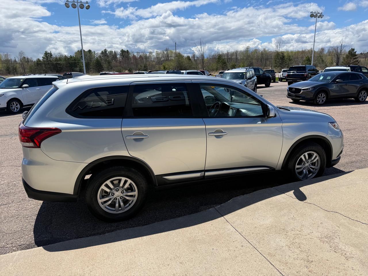 2020 Mitsubishi Outlander ES 4dr S-AWC Photo