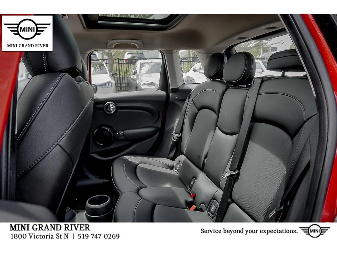 2018 MINI 5 Door Cooper 4dr Hatchback Photo