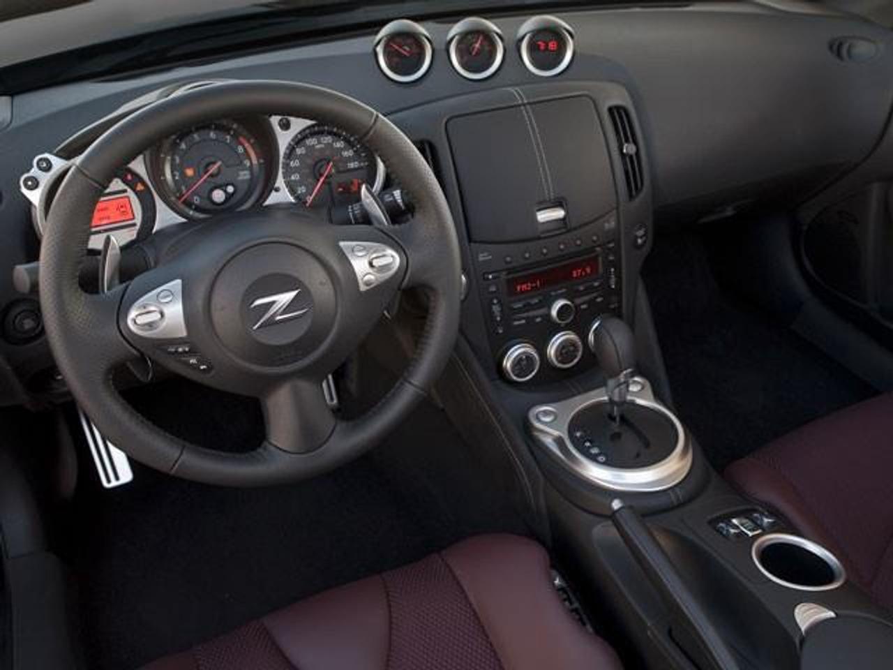 2011 Nissan 370Z Touring w/Black Top (M6) 2dr Rear-Wheel Drive Convertible Photo