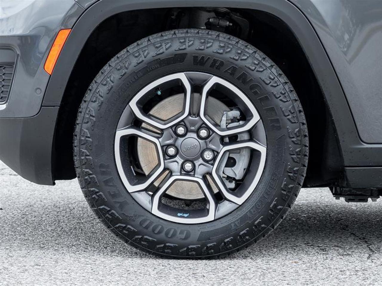 2022 Jeep Grand Cherokee 4xe Trailhawk 4dr 4x4 Photo4
