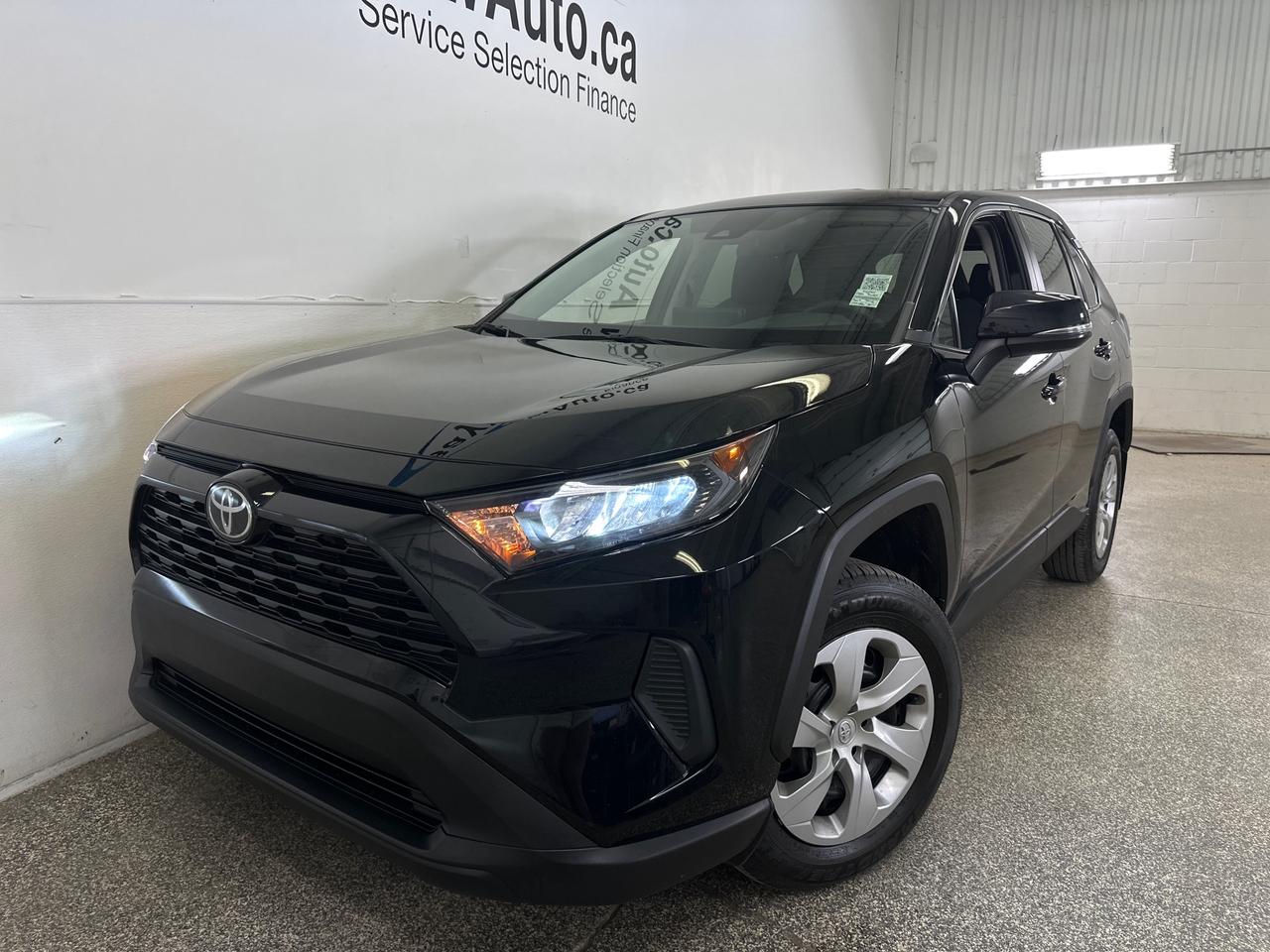 2022 Toyota RAV4 LE Photo2