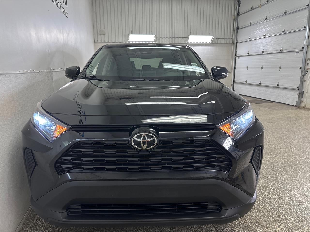 2022 Toyota RAV4 LE Photo