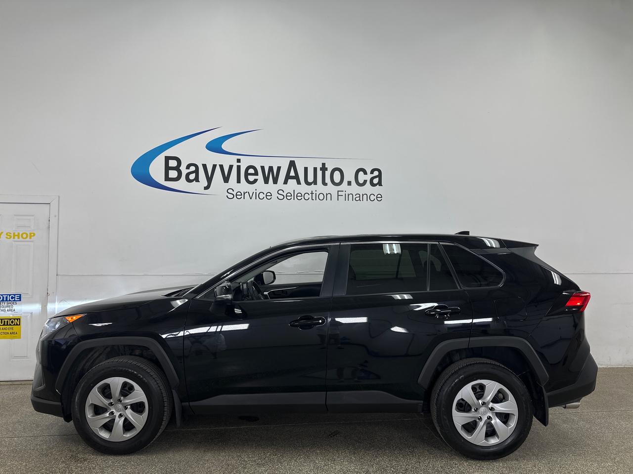 2022 Toyota RAV4 LE Photo
