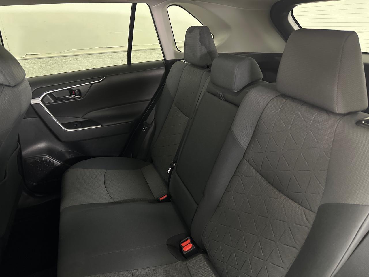 2022 Toyota RAV4 LE Photo