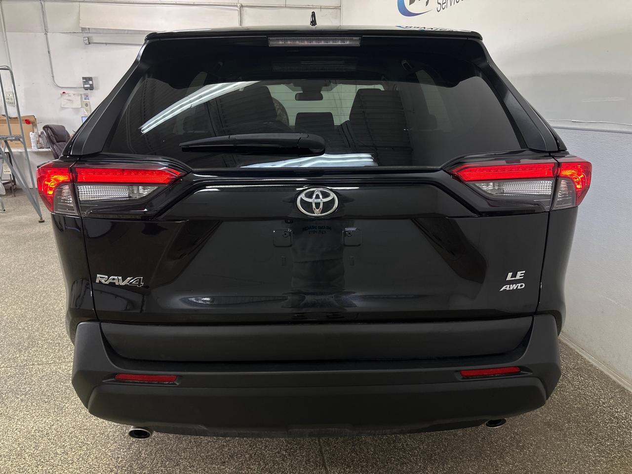2022 Toyota RAV4 LE Photo
