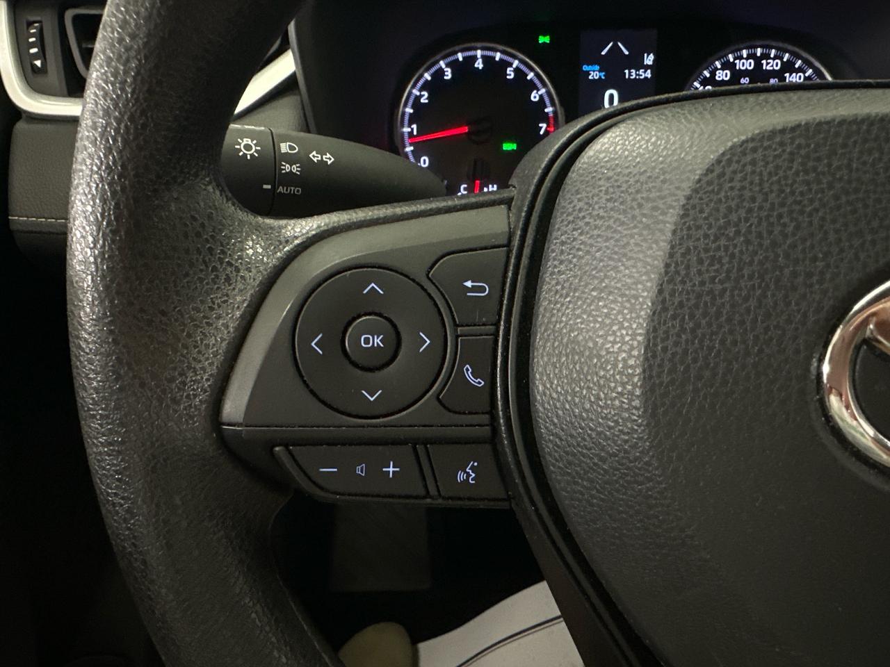 2022 Toyota RAV4 LE Photo