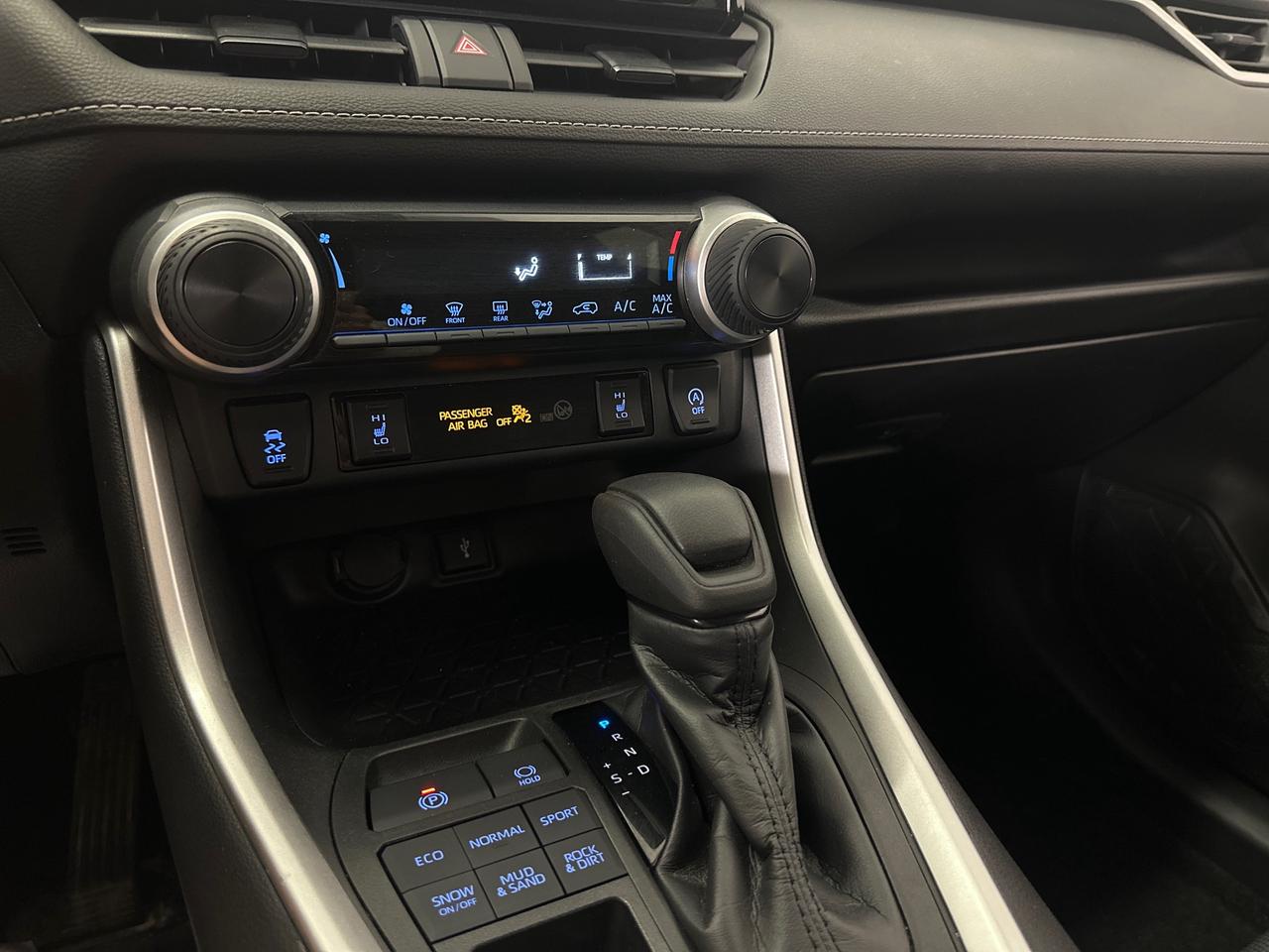 2022 Toyota RAV4 LE Photo