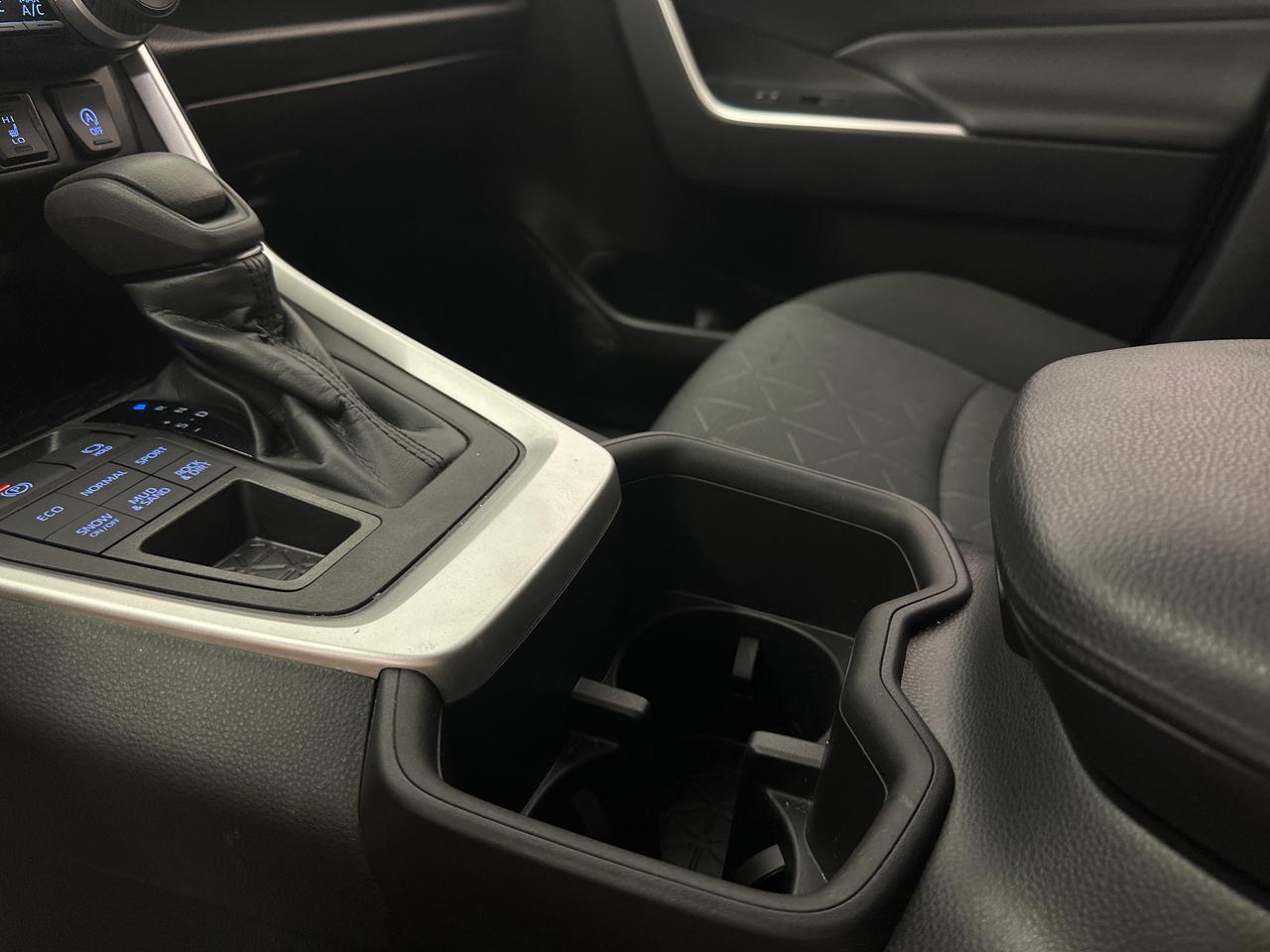 2022 Toyota RAV4 LE Photo