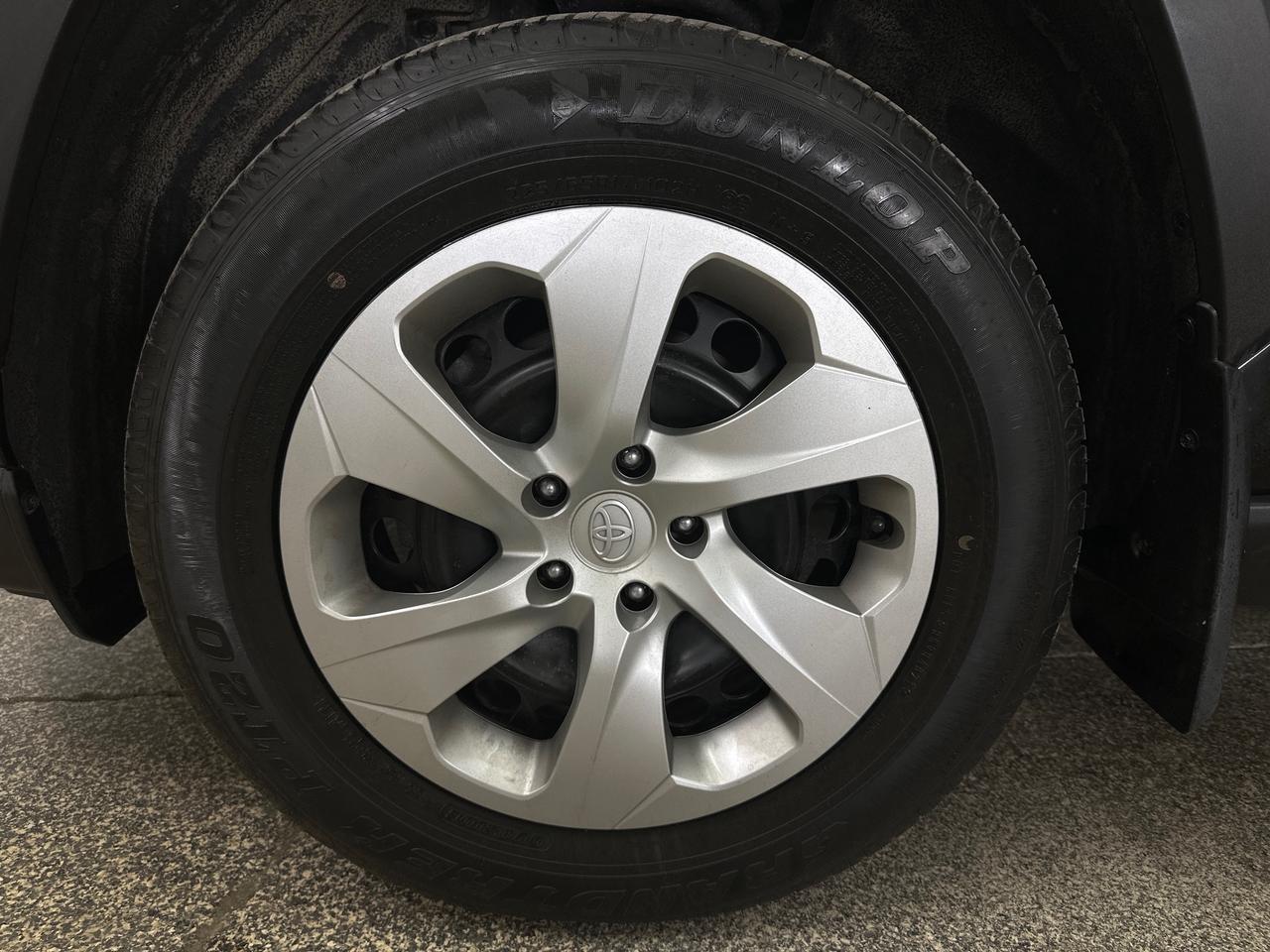 2022 Toyota RAV4 LE Photo