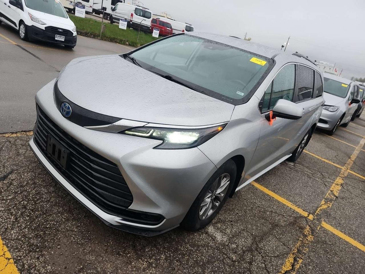 2024 Toyota Sienna LE 8-Passenger 4dr Front-Wheel Drive Passenger Van Photo