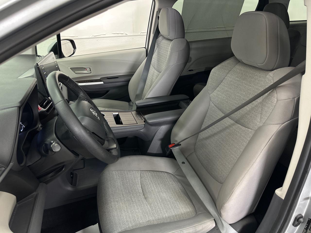 2024 Toyota Sienna LE 8-Passenger Photo