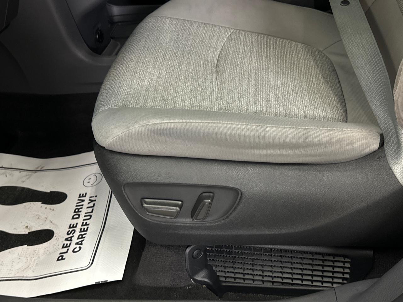 2024 Toyota Sienna LE 8-Passenger Photo