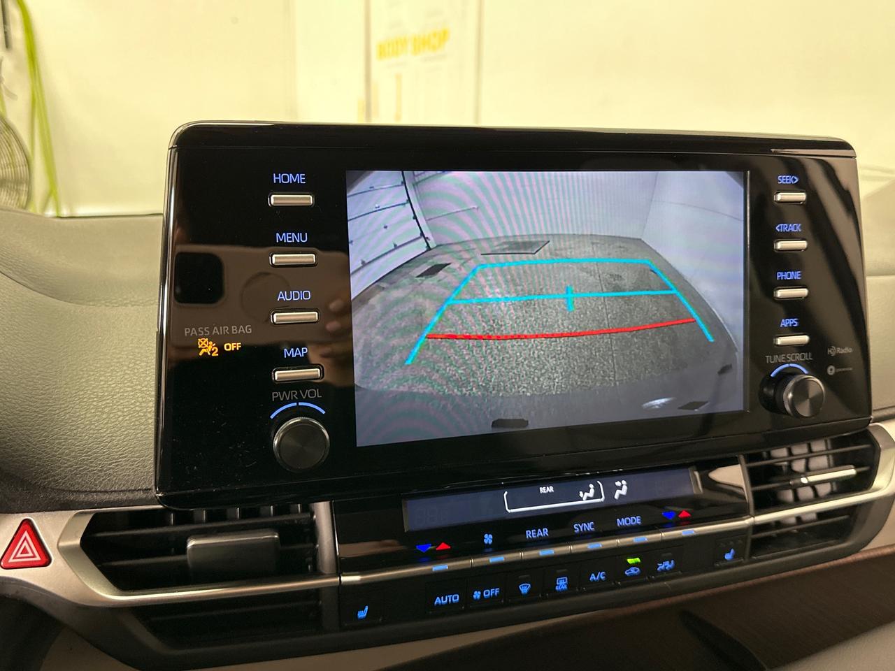 2024 Toyota Sienna LE 8-Passenger Photo