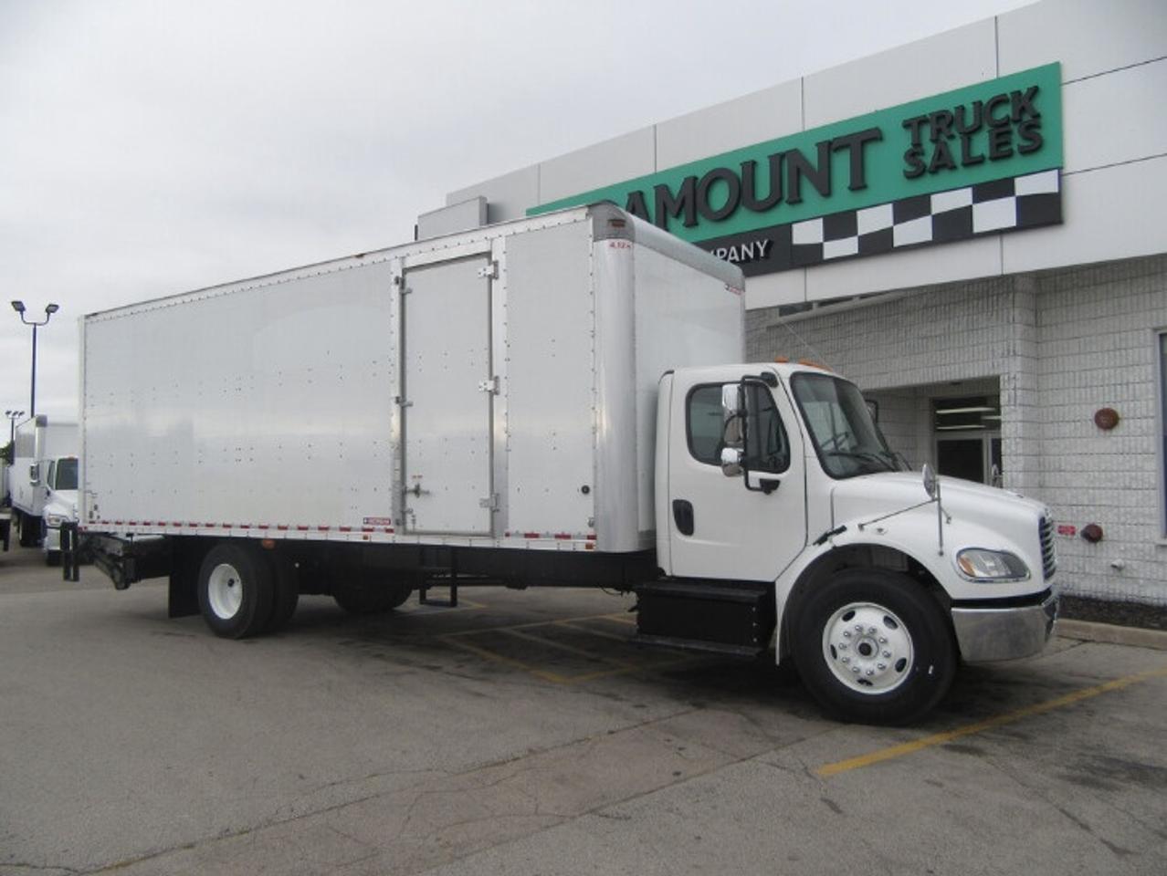 2018 Freightliner M2-106 DIESEL 26FT BOX POWER LIFTGATE & RAMP Photo0