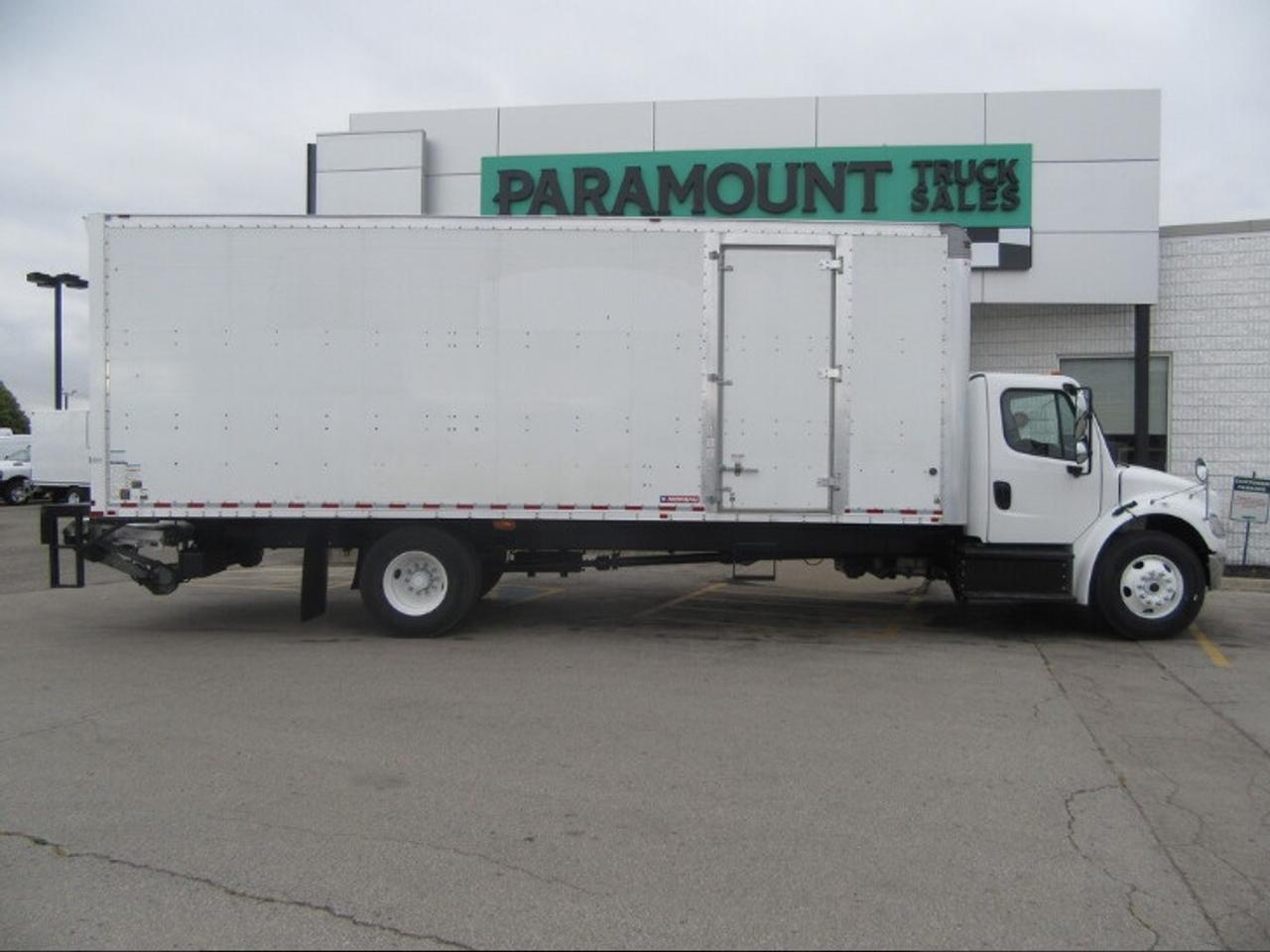2018 Freightliner M2-106 DIESEL 26FT BOX POWER LIFTGATE & RAMP Photo