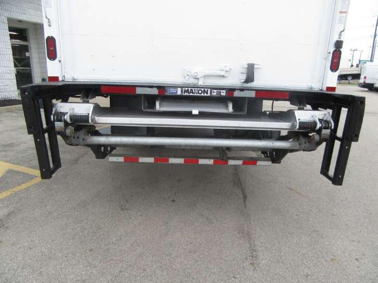 2018 Freightliner FREIGHTLINER DIESEL 26FT BOX POWER LIFTGATE & RAMP Photo