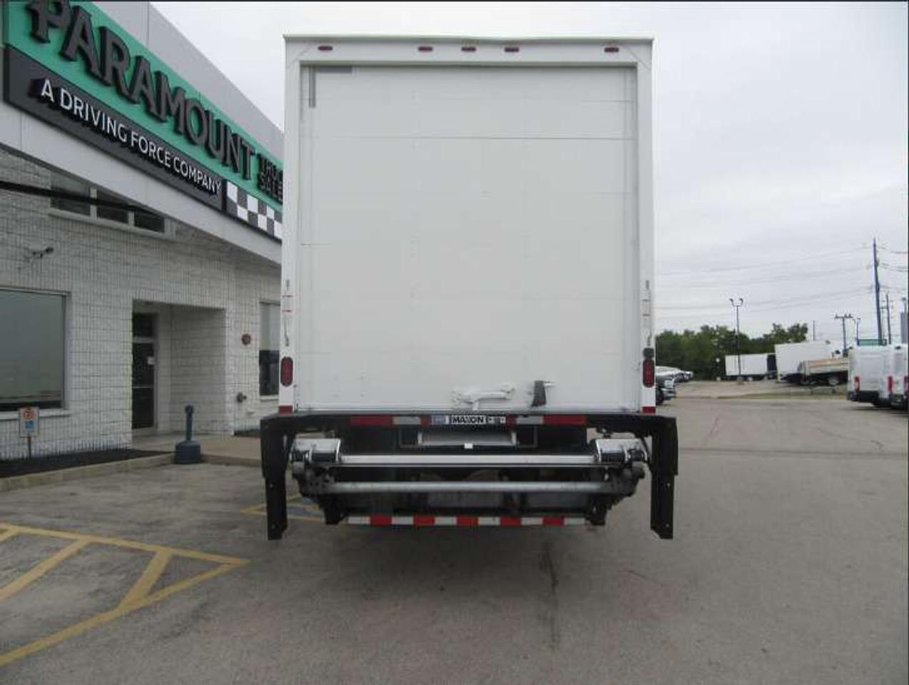 2018 Freightliner FREIGHTLINER DIESEL 26FT BOX POWER LIFTGATE & RAMP Photo