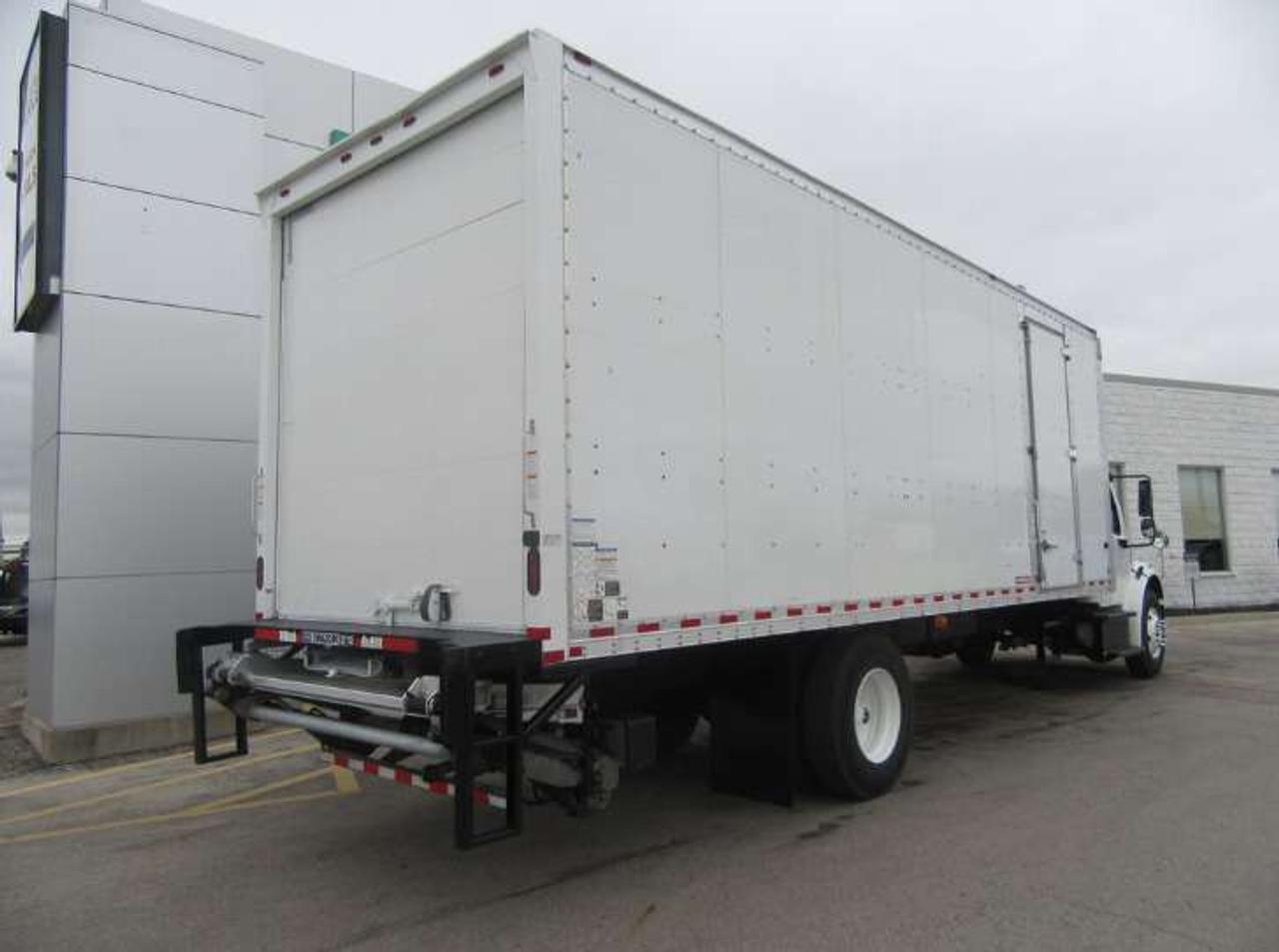 2018 Freightliner FREIGHTLINER DIESEL 26FT BOX POWER LIFTGATE & RAMP Photo