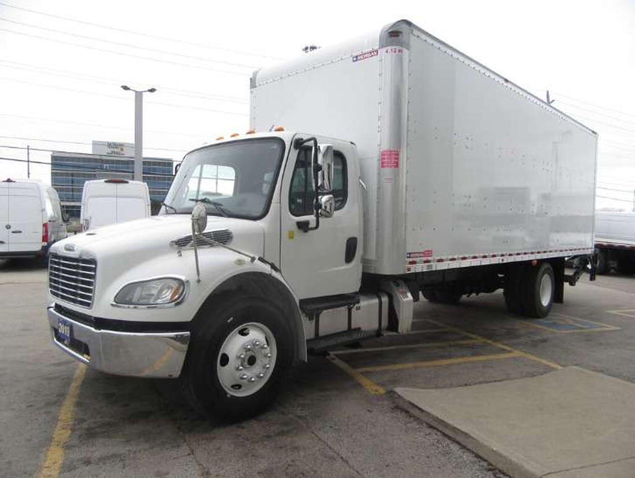 2018 Freightliner FREIGHTLINER DIESEL 26FT BOX POWER LIFTGATE & RAMP Photo