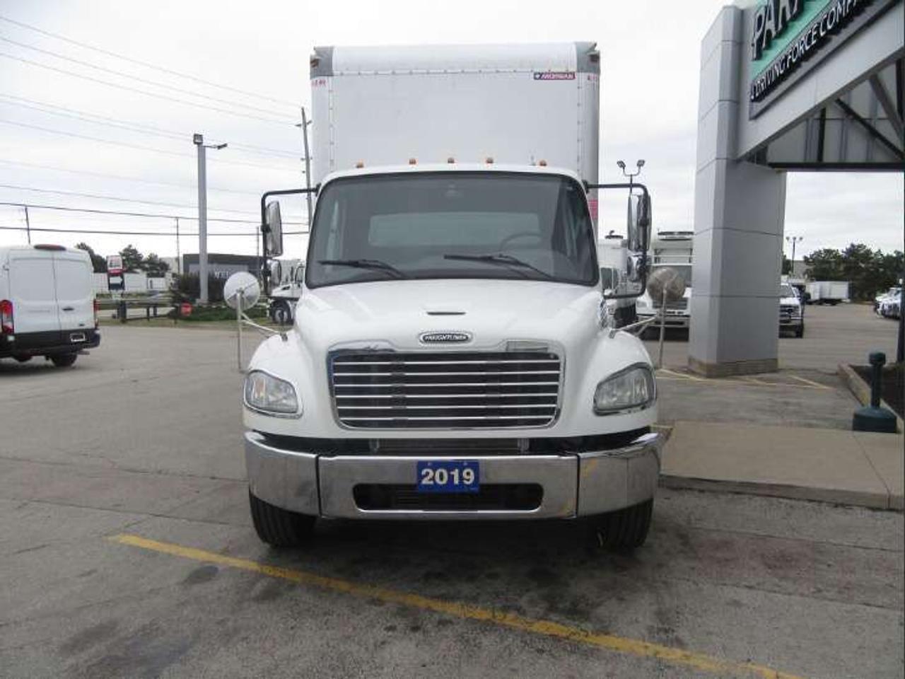 2018 Freightliner FREIGHTLINER DIESEL 26FT BOX POWER LIFTGATE & RAMP Photo