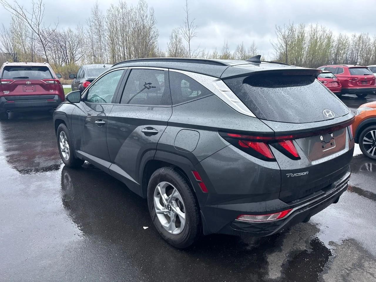 2022 Hyundai Tucson Preferred 4dr Front-Wheel Drive Photo2