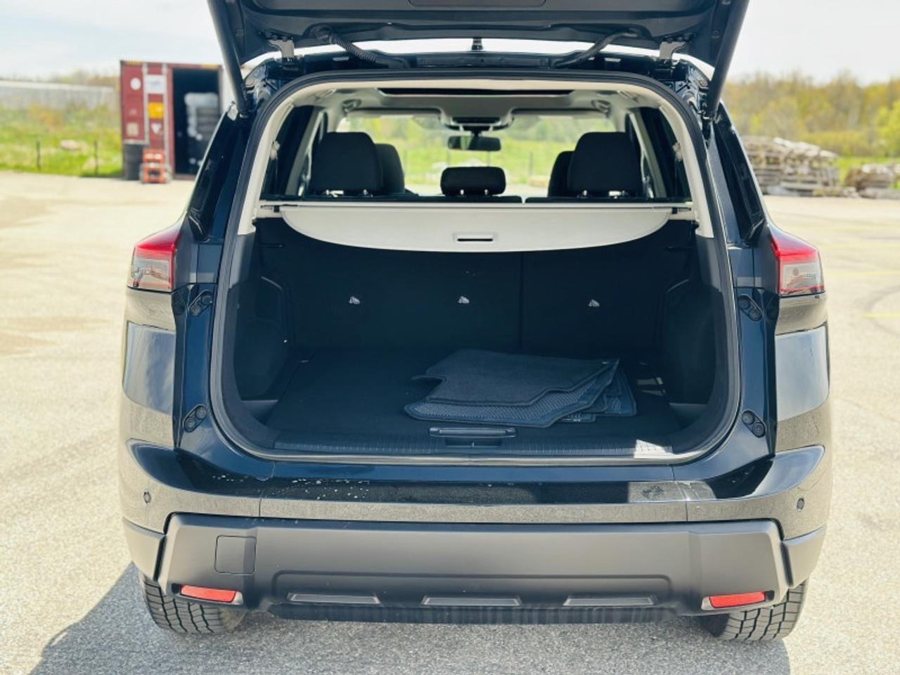 2025 Nissan Rogue SV MOONROOF Photo