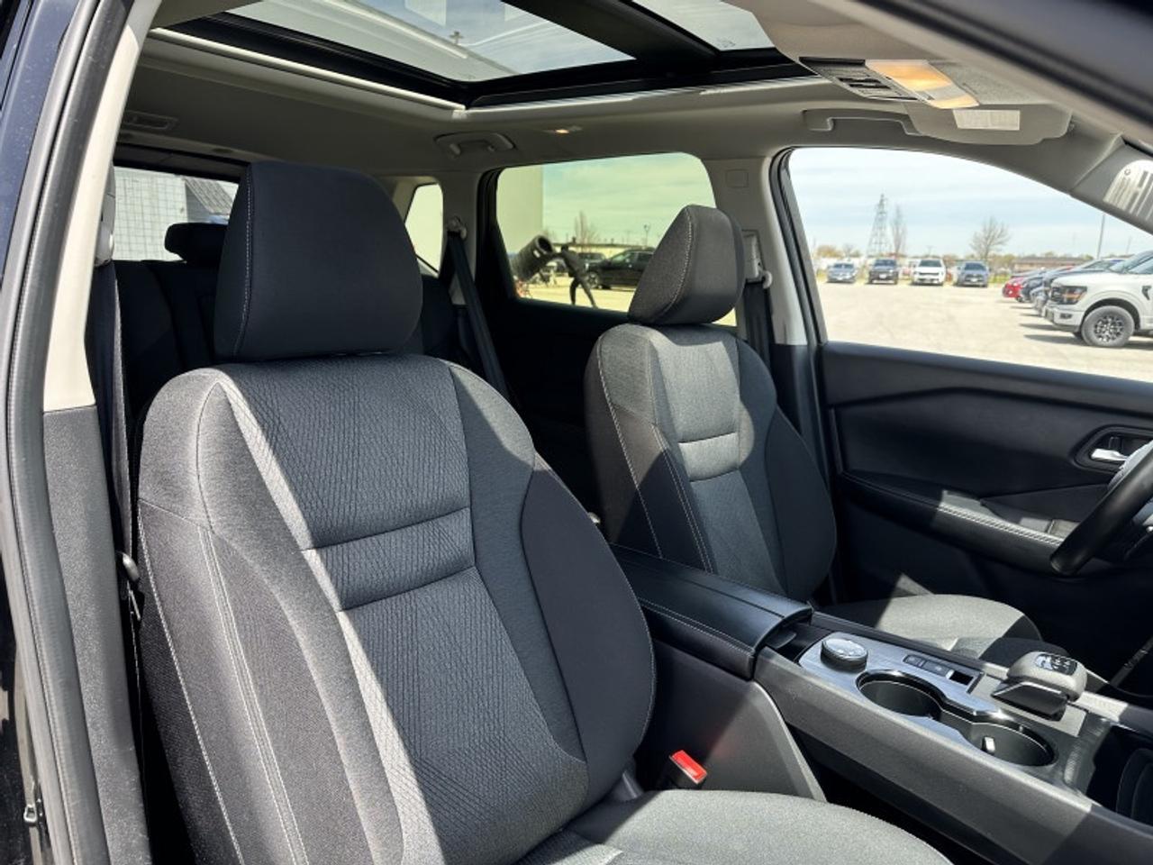 2025 Nissan Rogue SV MOONROOF Photo