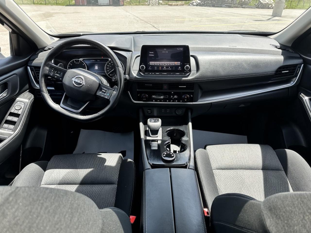 2025 Nissan Rogue SV MOONROOF Photo