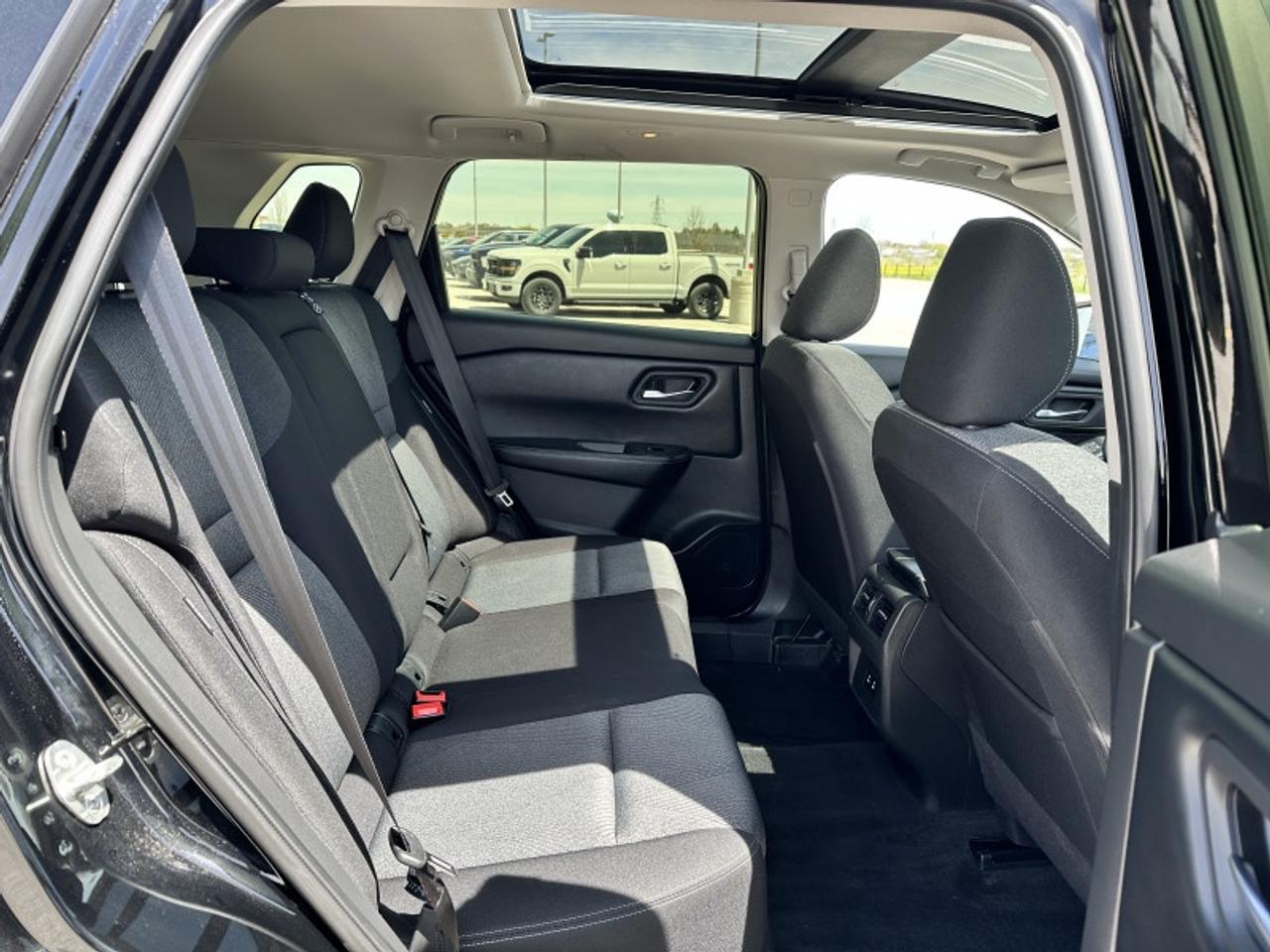 2025 Nissan Rogue SV MOONROOF Photo