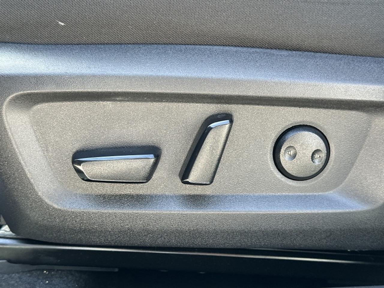2025 Nissan Rogue SV MOONROOF Photo