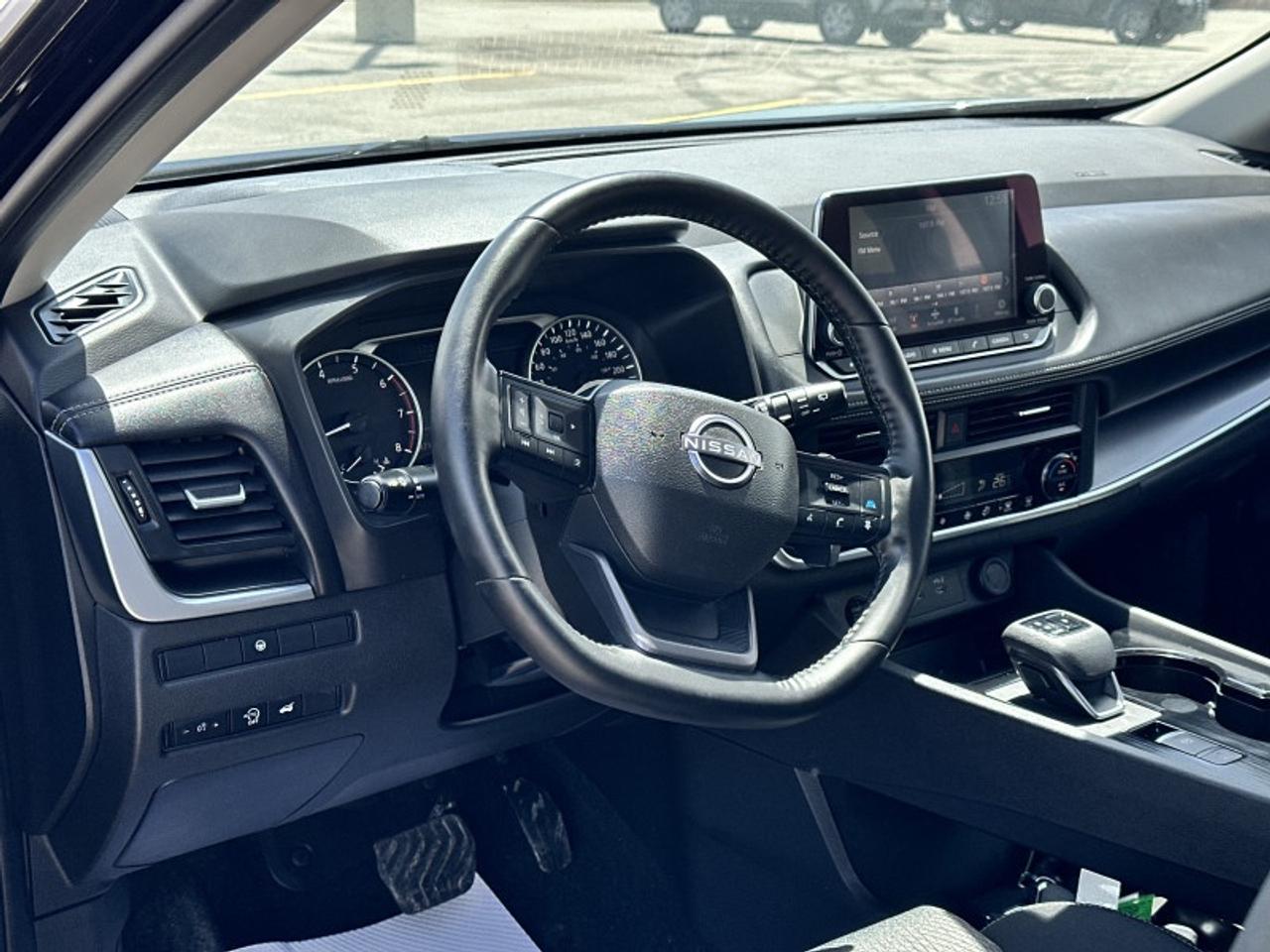 2025 Nissan Rogue SV MOONROOF Photo