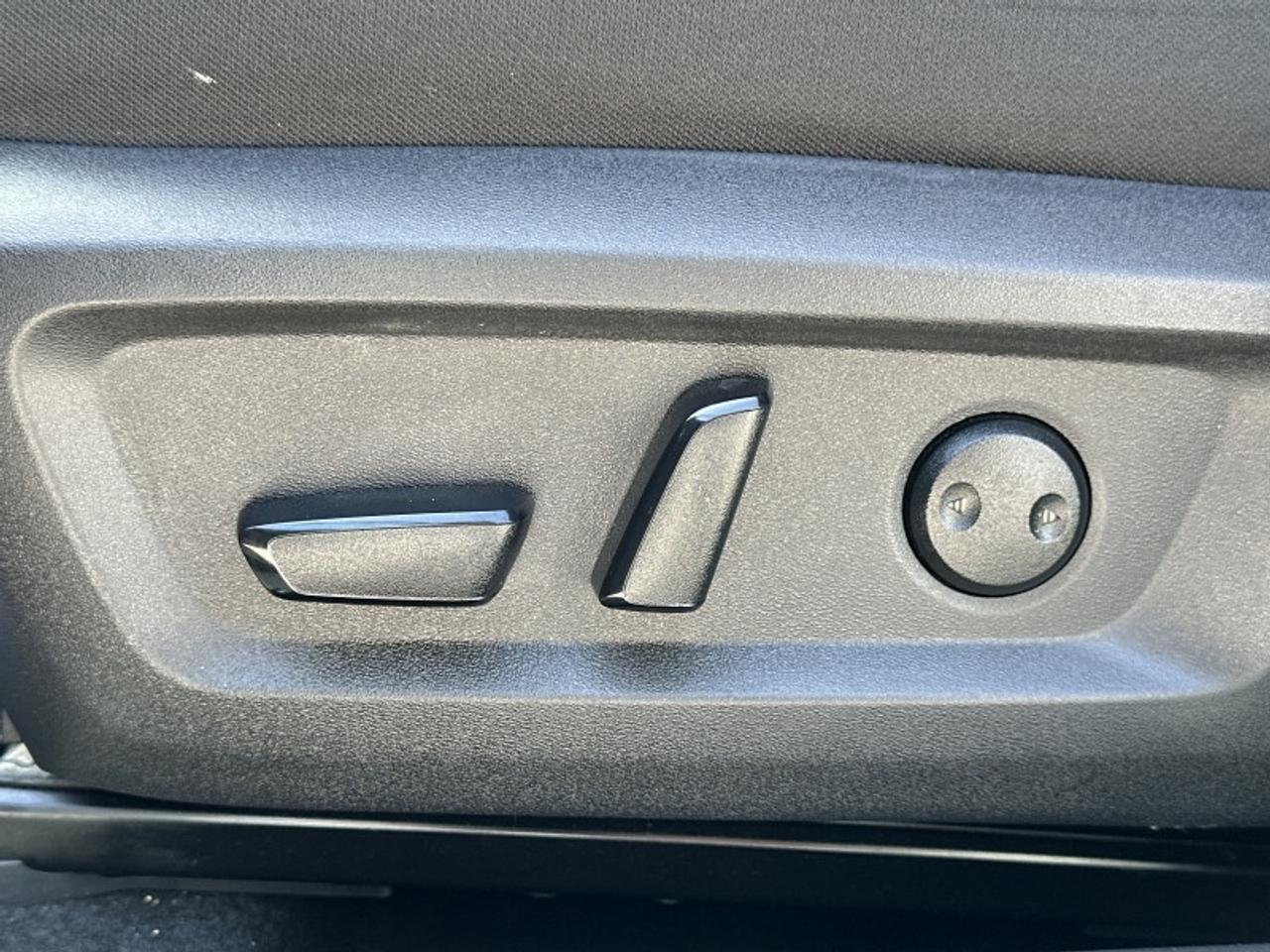 2025 Nissan Rogue SV MOONROOF Photo