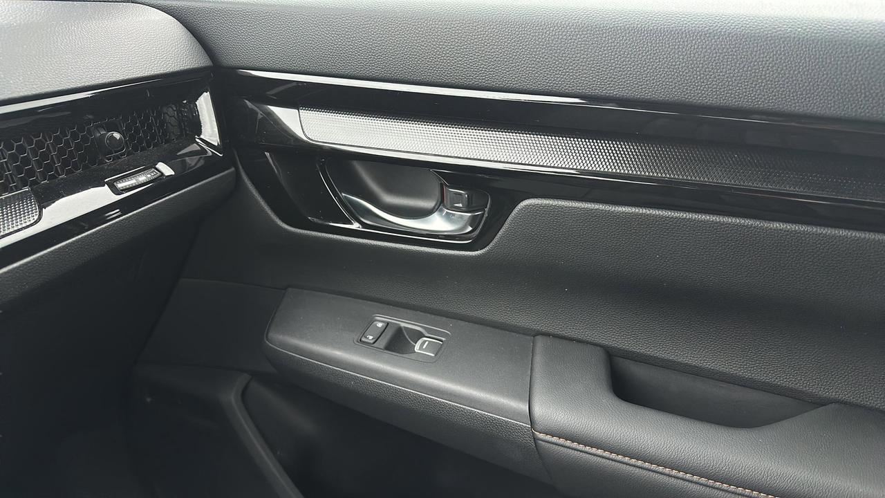 2025 Honda CR-V Hybrid Touring AWD Photo