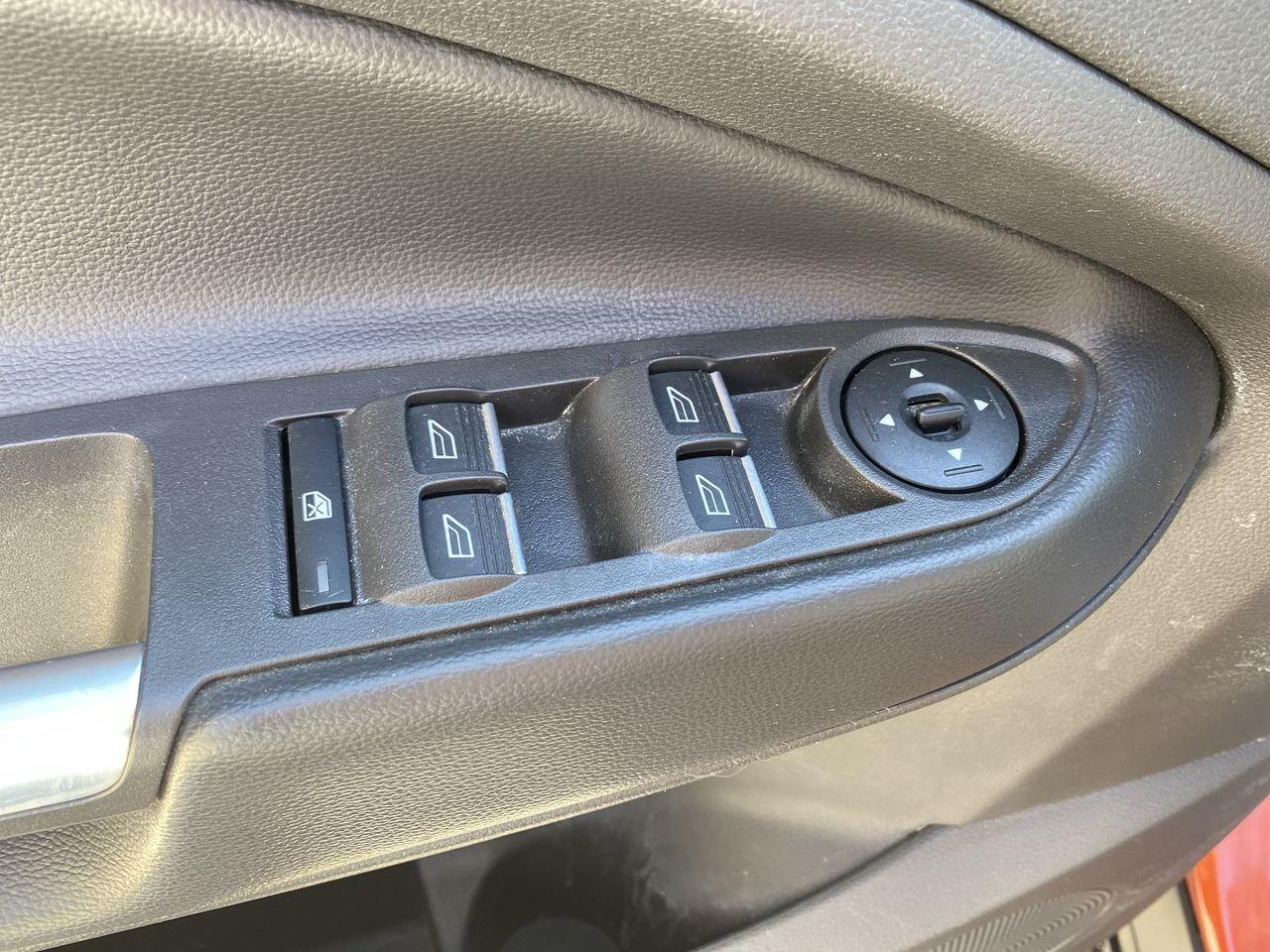 2019 Ford Escape SE Photo