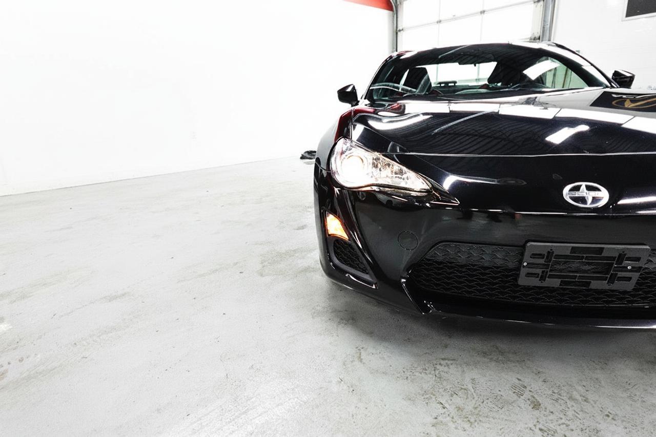2016 Scion FR-S VERY LOW KM,NO ACCIDENT,ALL SERVICE RECORDS Photo