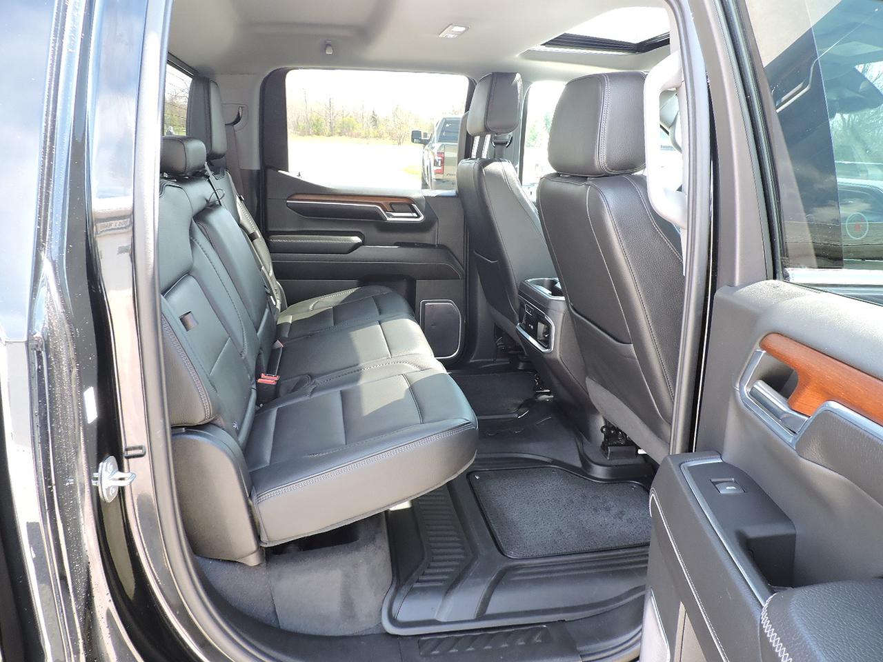 2023 GMC Sierra 1500 Denali 6.2L 4X4 Sunroof Loaded 84000 KMS Photo
