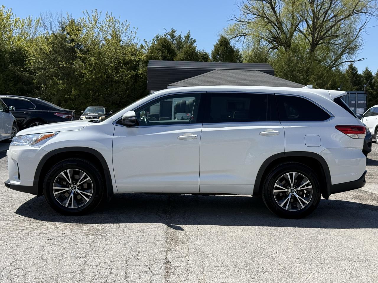 2017 Toyota Highlander LE Photo
