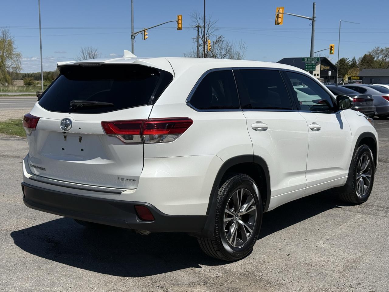 2017 Toyota Highlander LE Photo