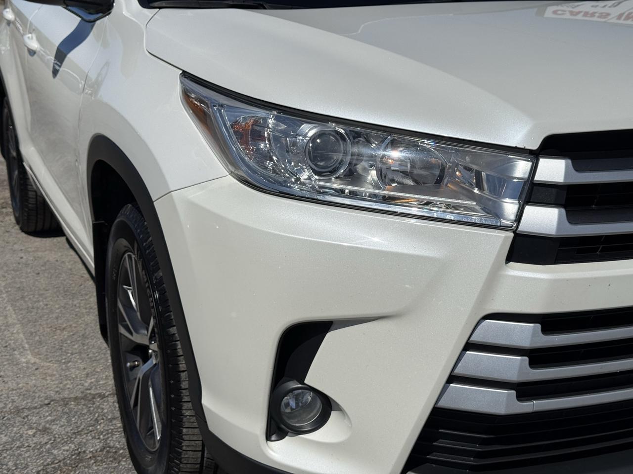 2017 Toyota Highlander LE Photo
