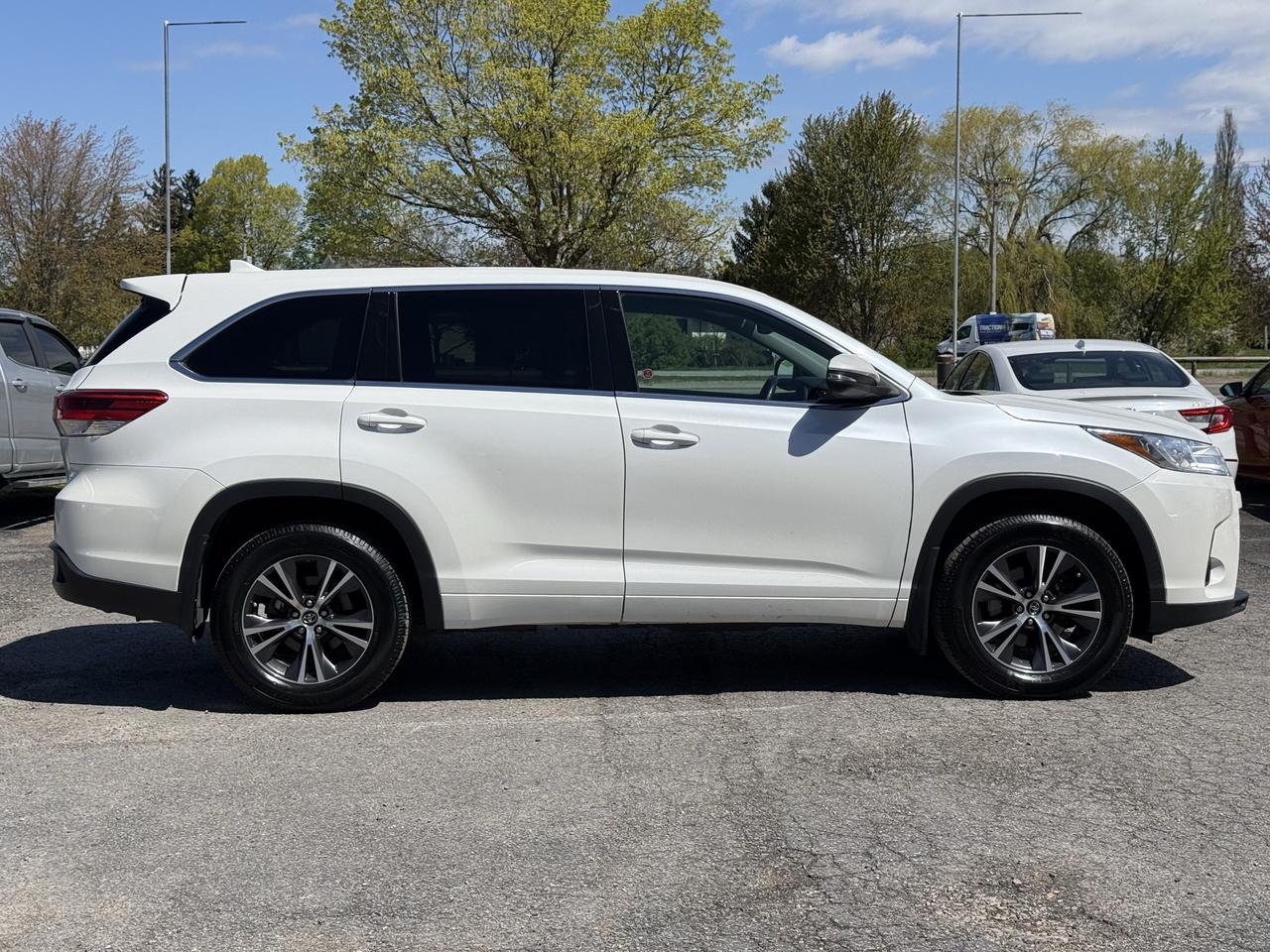 2017 Toyota Highlander LE Photo