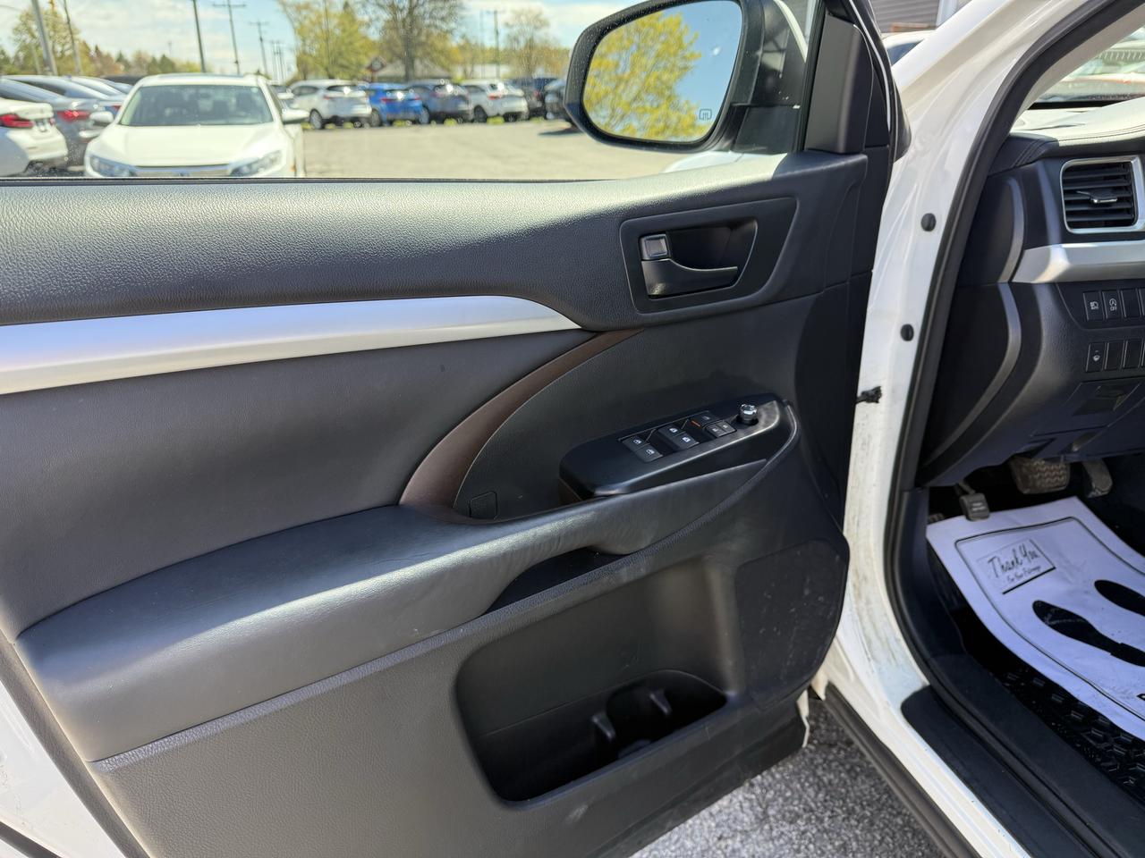 2017 Toyota Highlander LE Photo